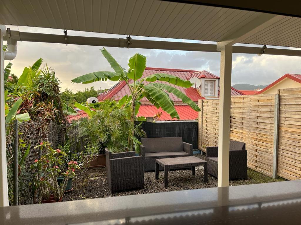 Agreable Appartement En Rez-De-Jardin A 450M De La Mer Sainte-Anne Exterior photo